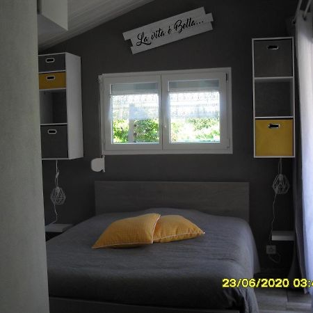 Maisonnette Neuve A La Campagne Urgosse ภายนอก รูปภาพ